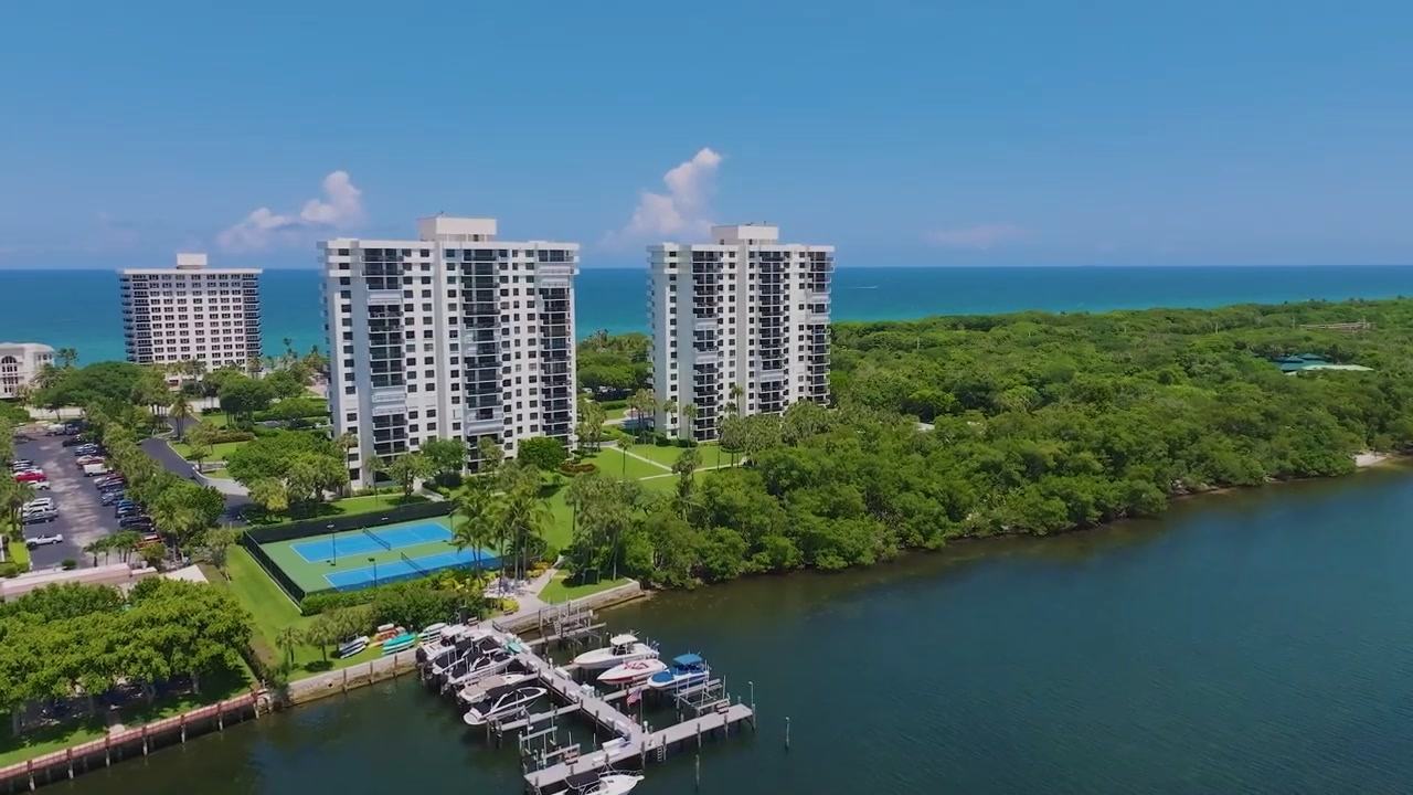 Aerial view of waterfront homes in Boca Raton, Florida