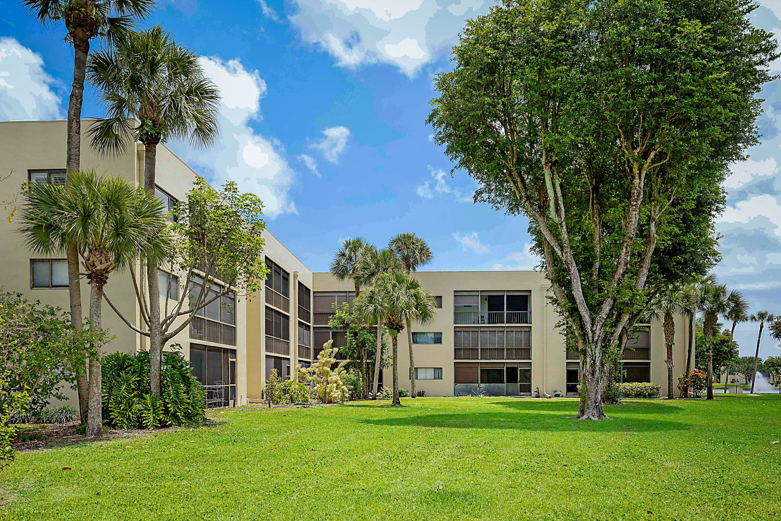 5160 Las Verdes Circle #117, Delray Beach FL - view 1