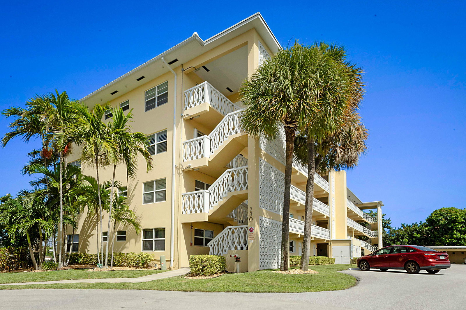 230 N Federal Hwy #305, Deerfield Beach FL - view 1