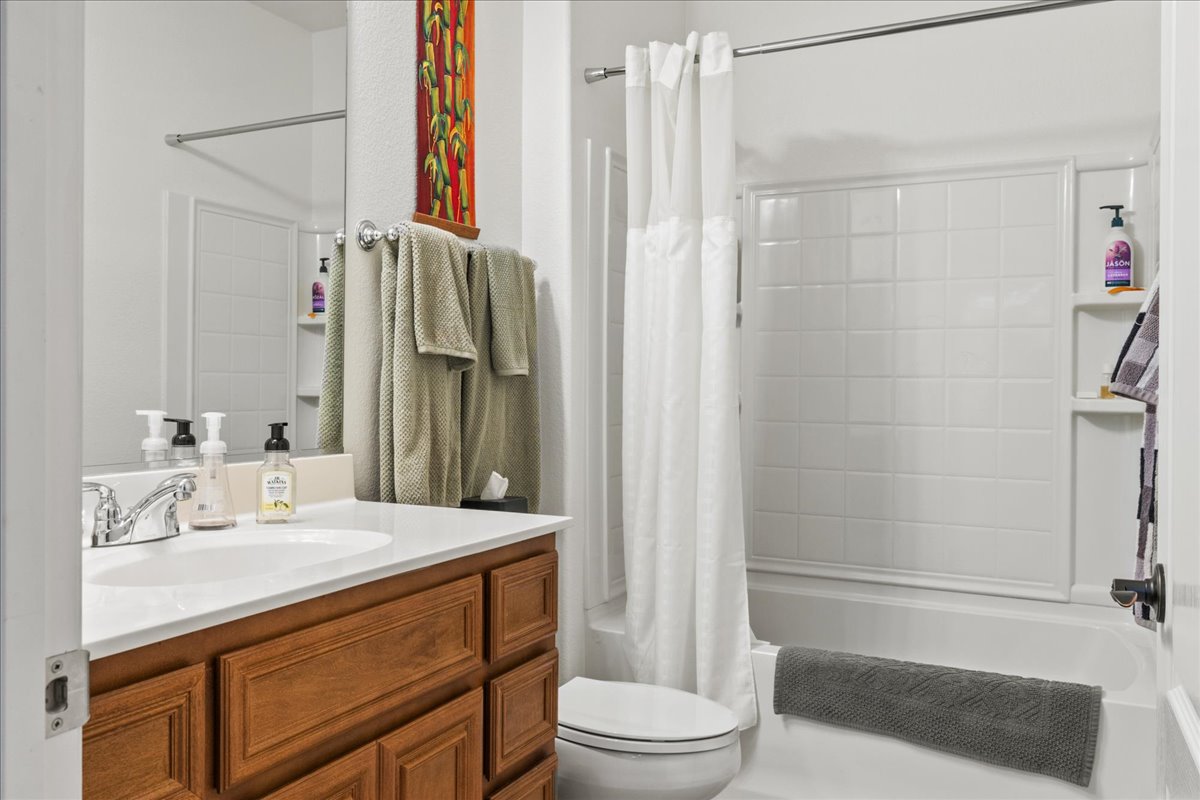 Guest bathroom of 1200 Marseille Ln, Roseville, Ca 95747