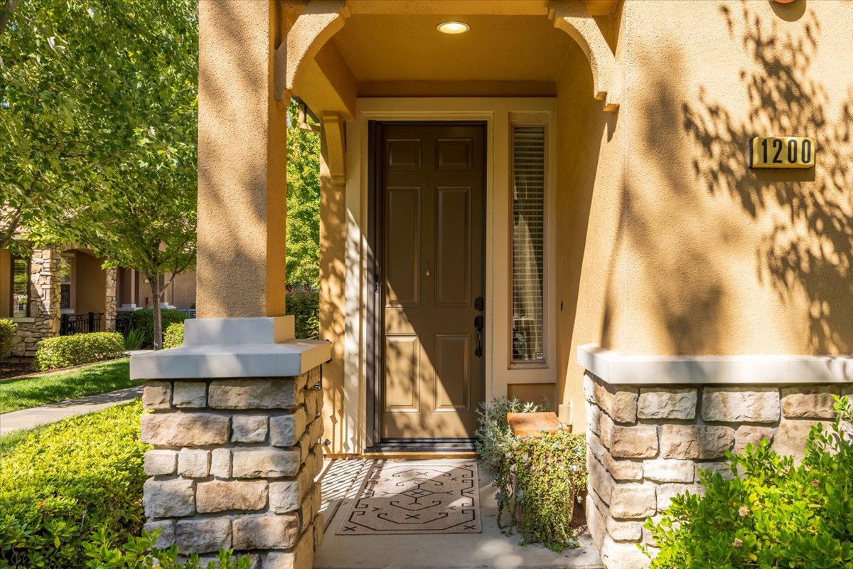 Entry of 1200 Marseille Ln, Roseville, Ca 95747