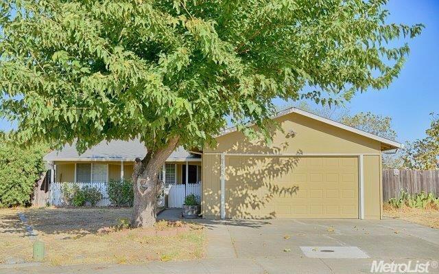 Rocklin homes for sale presented by Rocklin short sale agent Jesse Coffey Rosemont home in contract | Sacramento California real estate agent Jesse Coffey | 3463 Nut Plains Dr Front