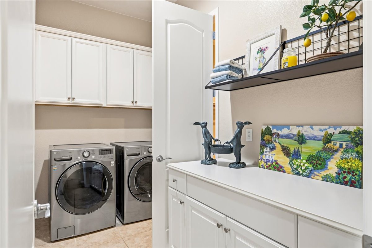 Laundry room of 2059 Keystone Dr, El Dorado Hills, Ca 95762