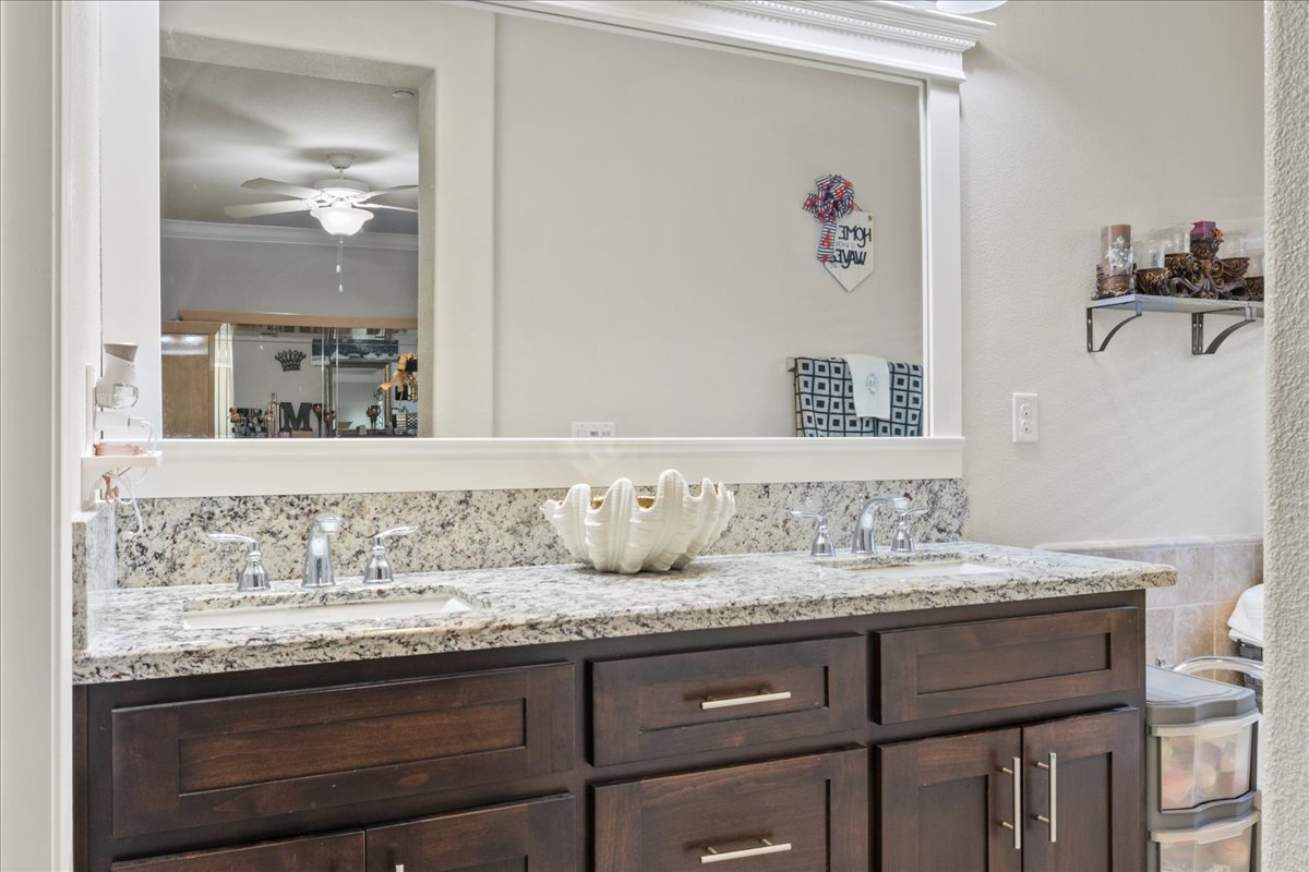 Main Bathroom of 9428 Malbec St, Roseville, Ca 95747