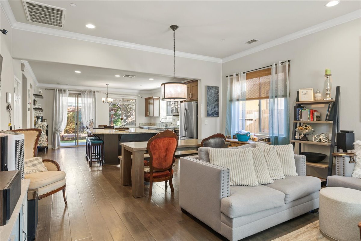 Living room of 9428 Malbec St, Roseville, Ca 95747