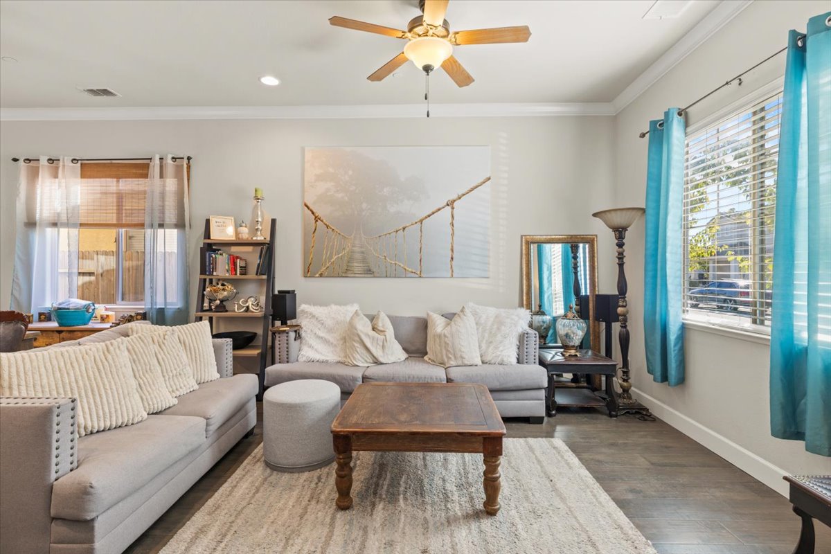 Living room of 9428 Malbec St, Roseville, Ca 95747