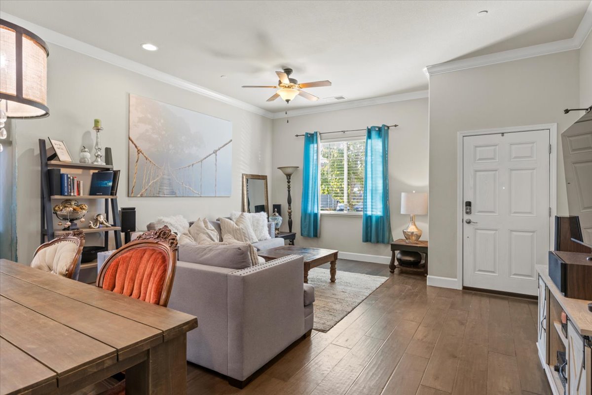 Living room of 9428 Malbec St, Roseville, Ca 95747