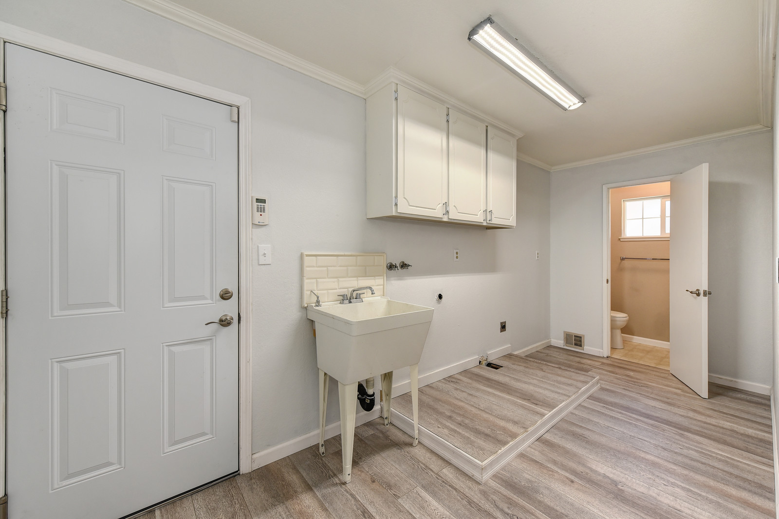 Laundry room 5342 Nyoda Way Carmichael, Ca | Carmichael Realtor