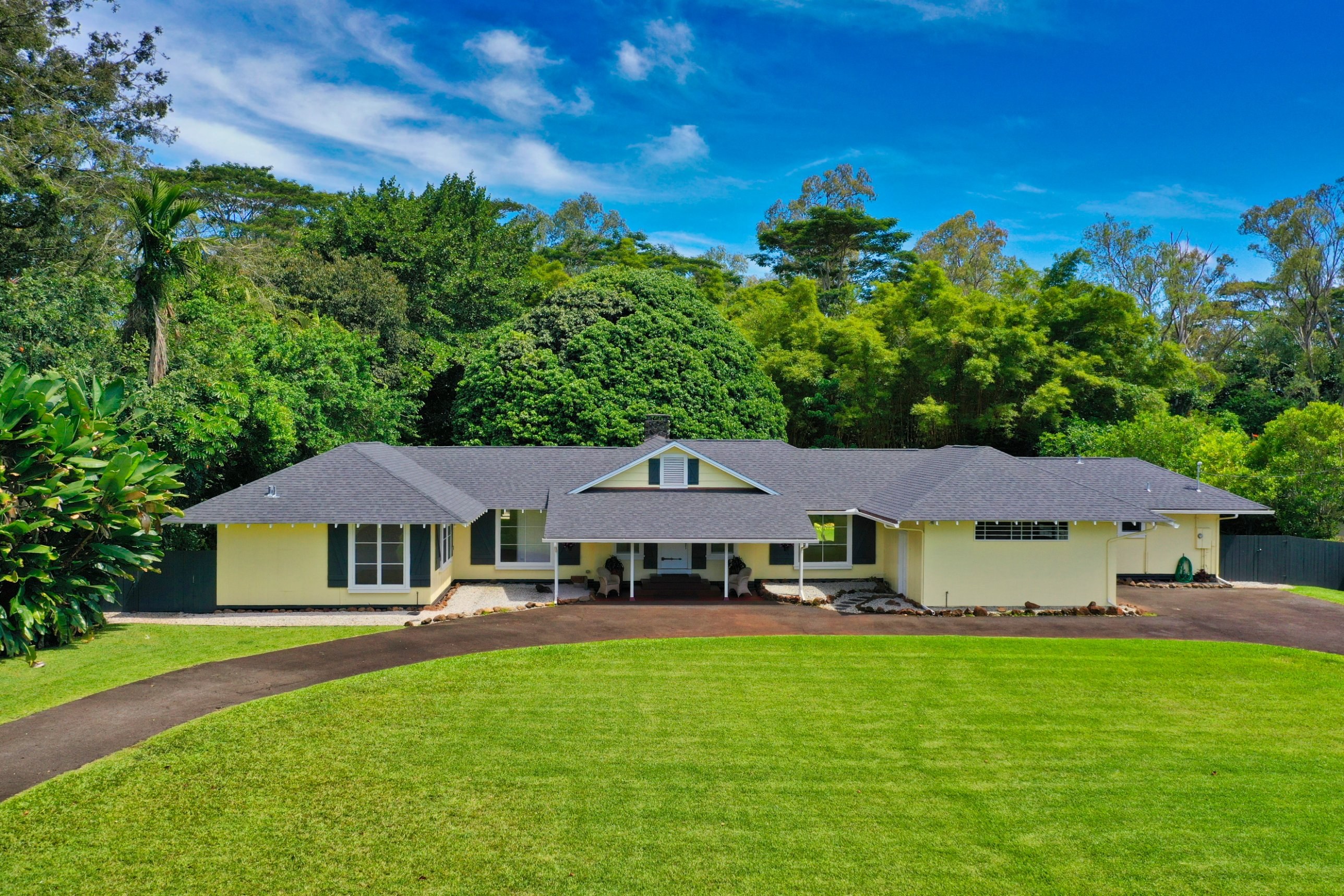 Single-story home with a large front lawn in Wahiawa Heights