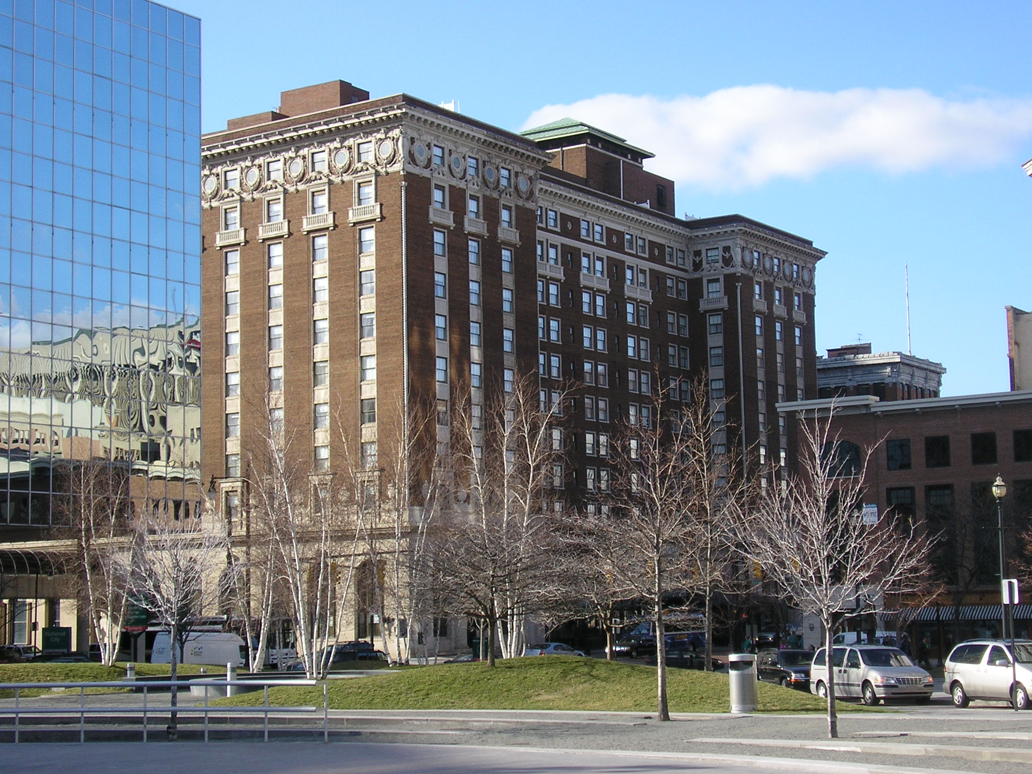 Photo under public domain via Wikimedia Commons