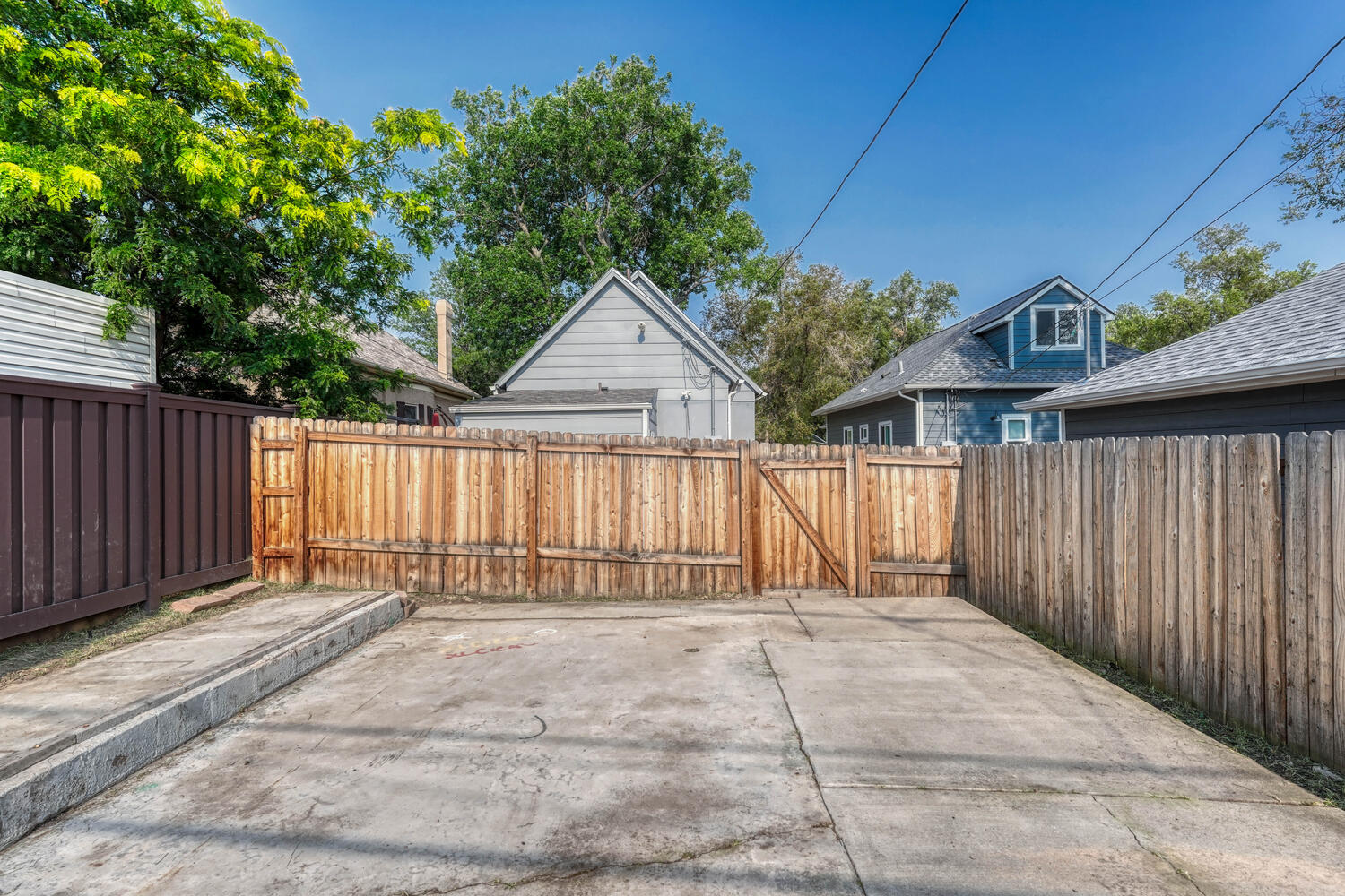 2527 Chase St, Edgewater Neighborhood