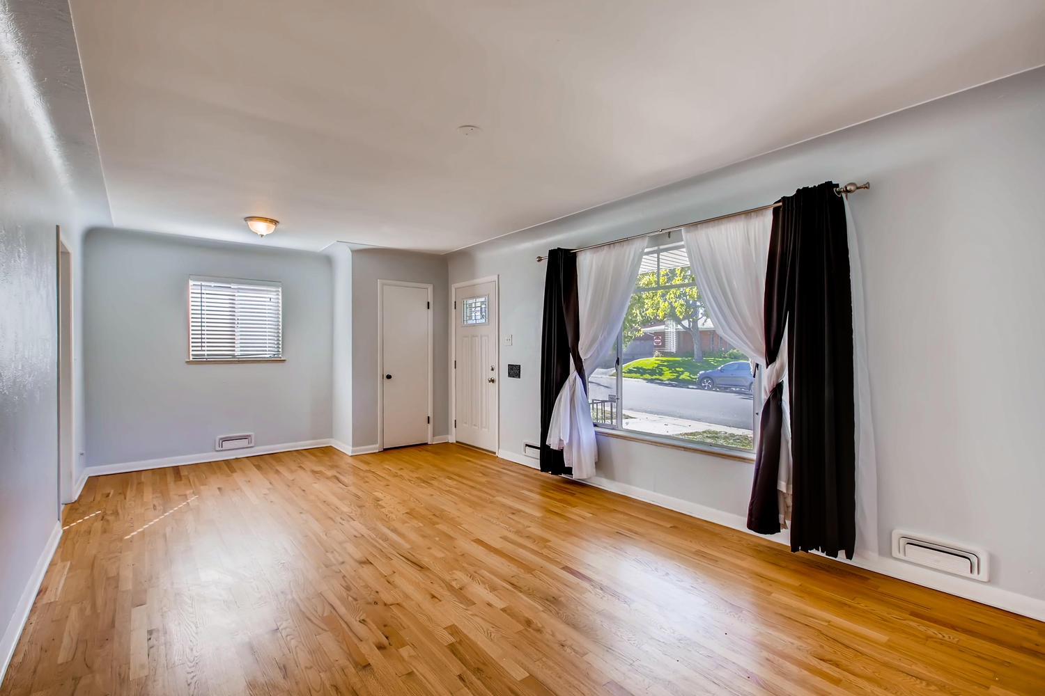 Harvey Park Neighborhood, Denver Home For Sale 2136 S Zenobia St