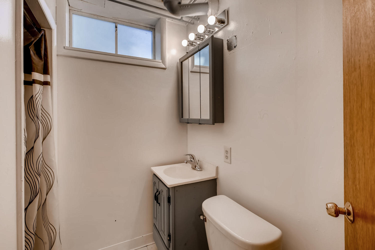 Harvey Park Neighborhood, Denver Home For Sale 2136 S Zenobia St