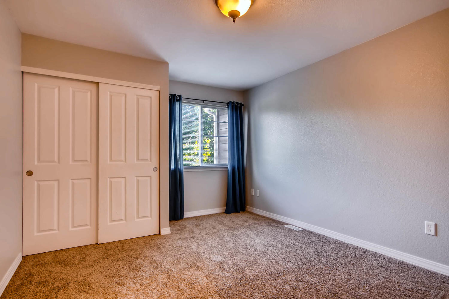 Old Farms Townhome For Sale In Thornton