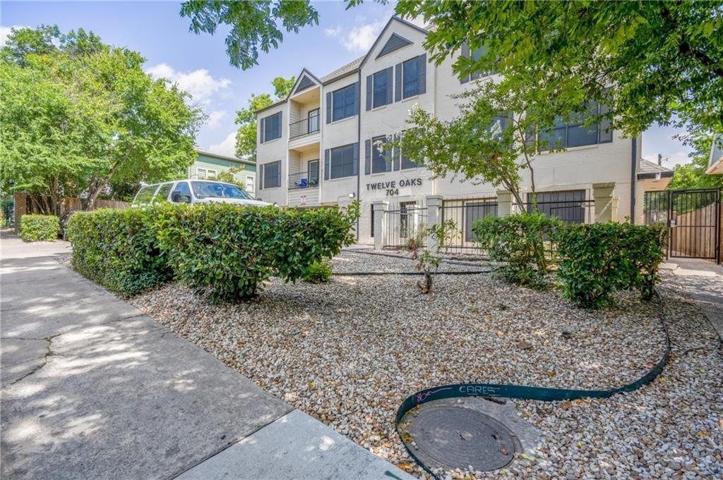 Twelve Oaks Condominiums