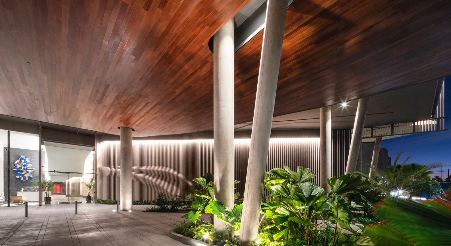 Aeʻo condos entrance view 3