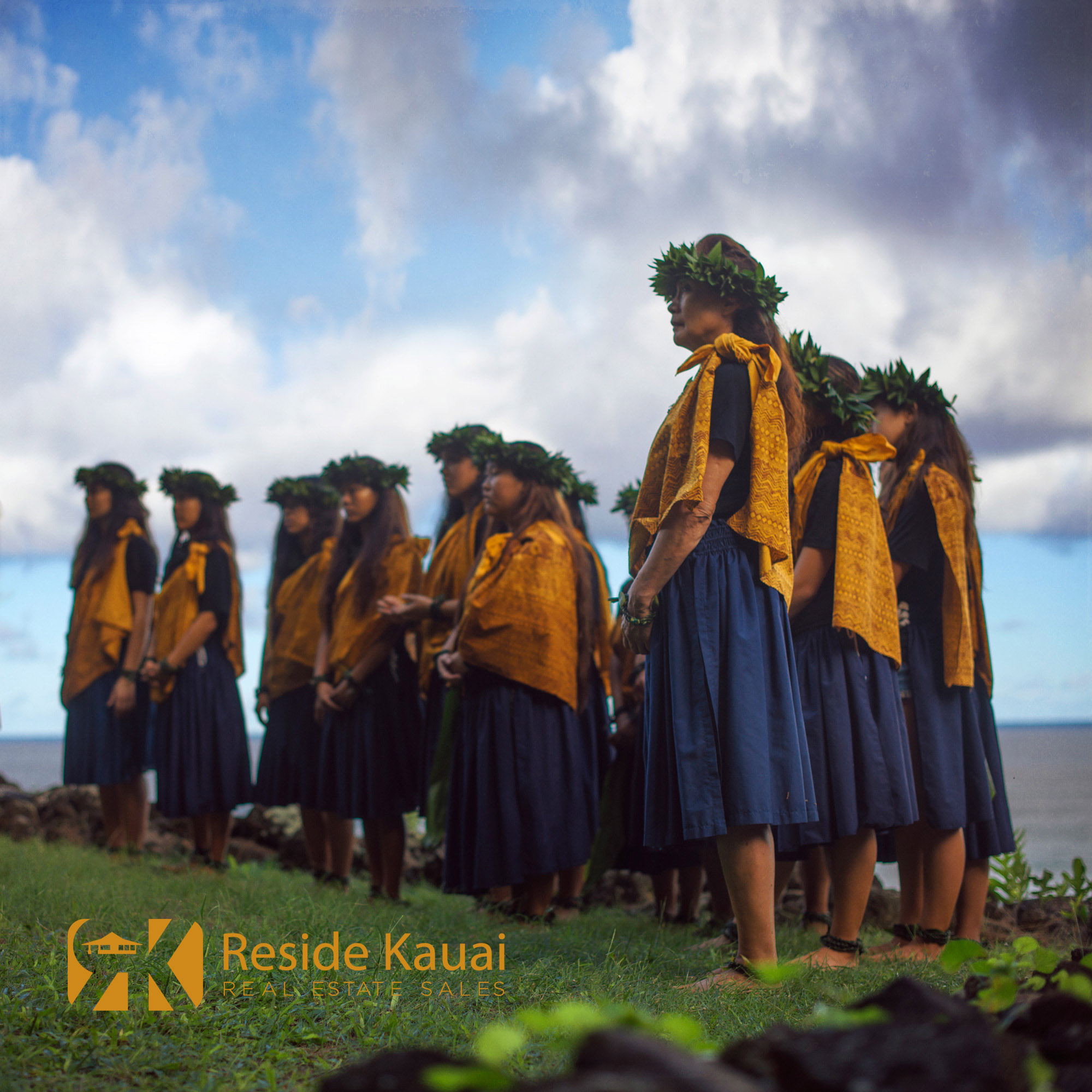 Hula above ke'e beach.  Photo Courtesy of Benjamin Everett for use in Reside Kauai's Photo Blog.