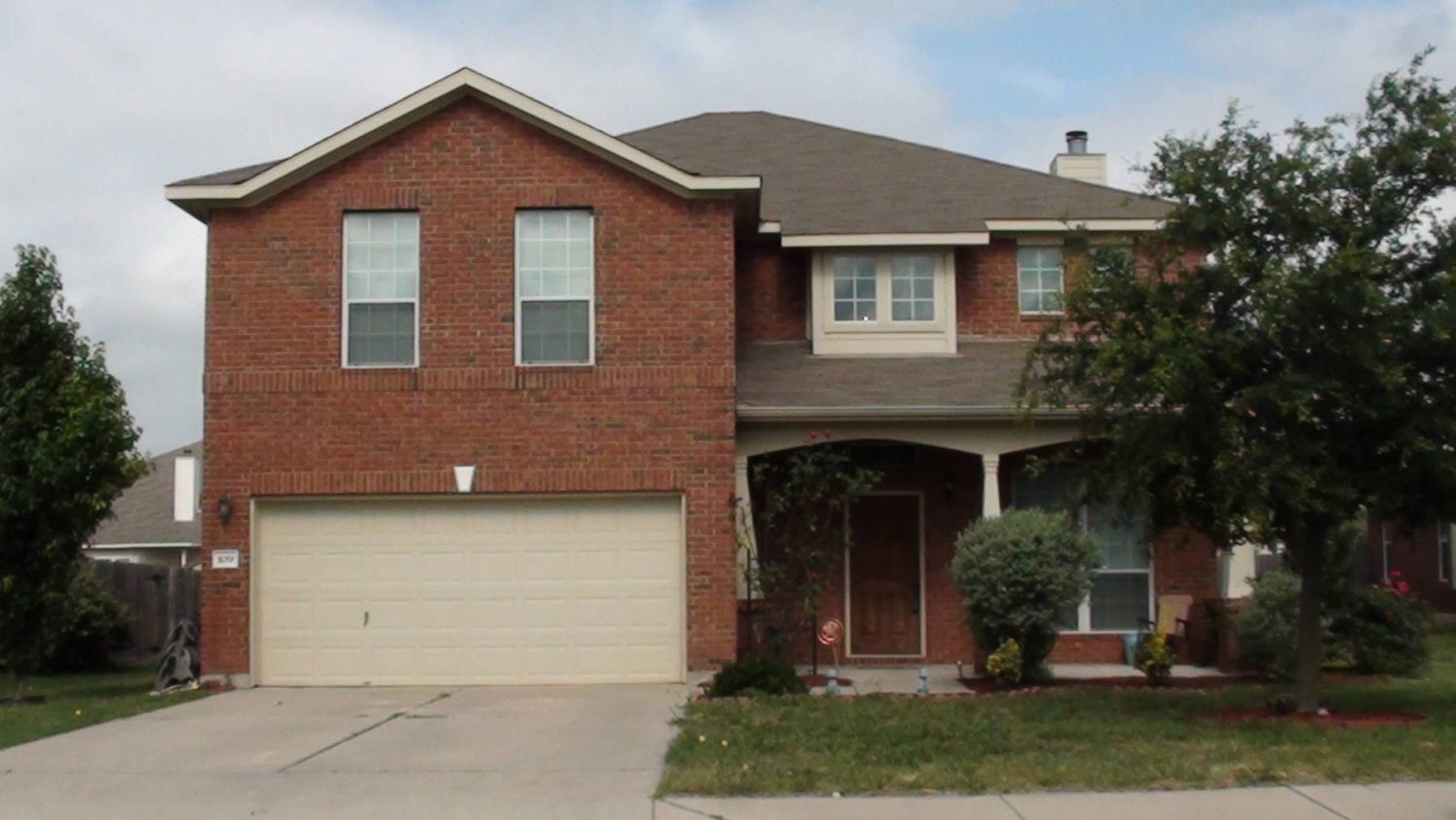 Just Listed! Home for Sale on Castle Drive in Legends of Hutto