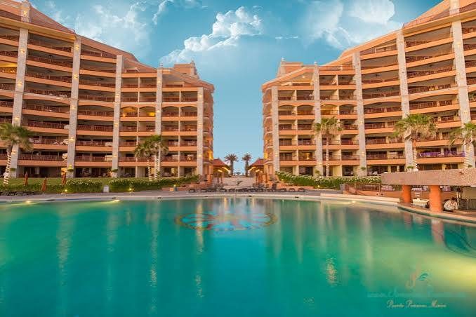 The two Sonoran Sun towers framing the main resort pool