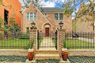 House in Rice Museum District, Houston, TX