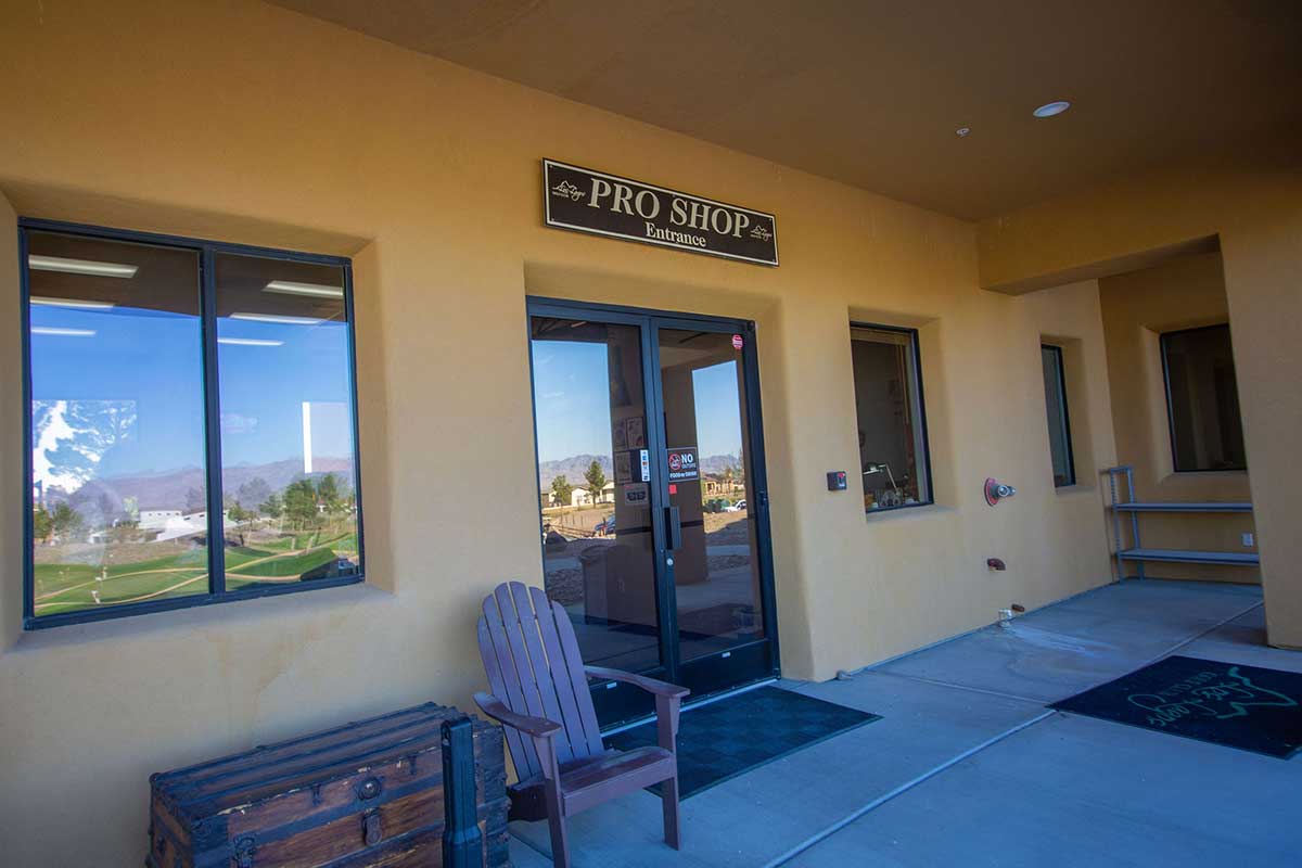 Los Lagos Golf Course - Pro Shop for your golf apparel and equipment needs.