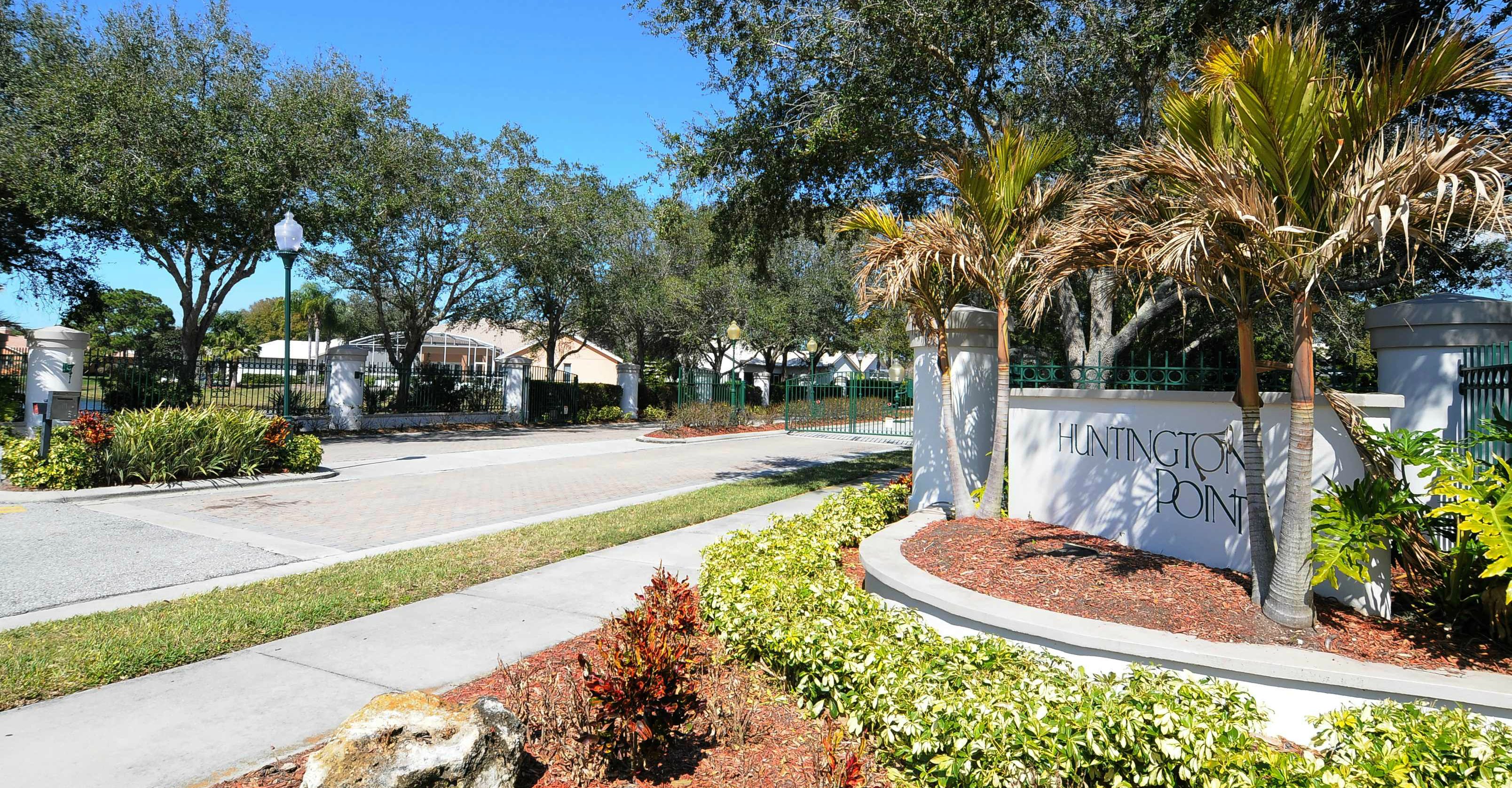 Huntington Pointe on Palmer Ranch Homes for Sale in a Great Location