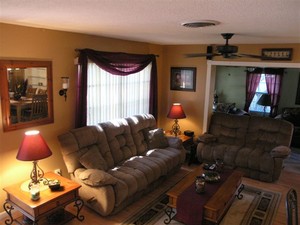 3307 Miami Court Lising Room
