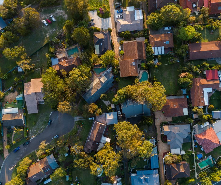 "Discover the Top 6 Reasons to Live in Omaha: Community warmth, cost-effective homes, cultural vibrancy, innovative growth, outdoor beauty, and food haven!"
