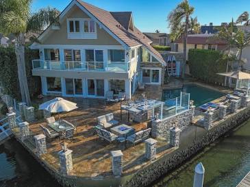 Waterfront living in Huntington Habour