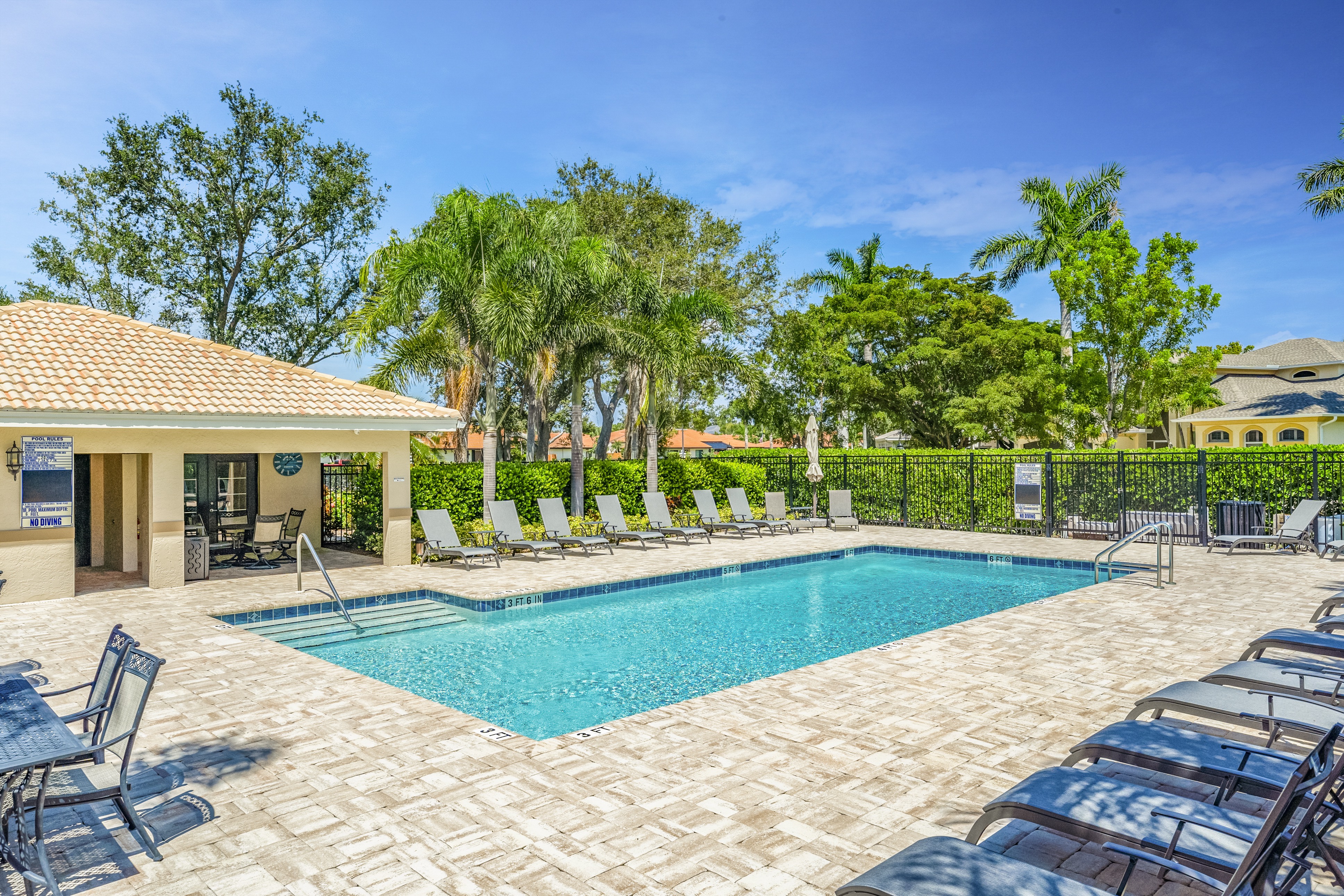 POOL & CHAIRS