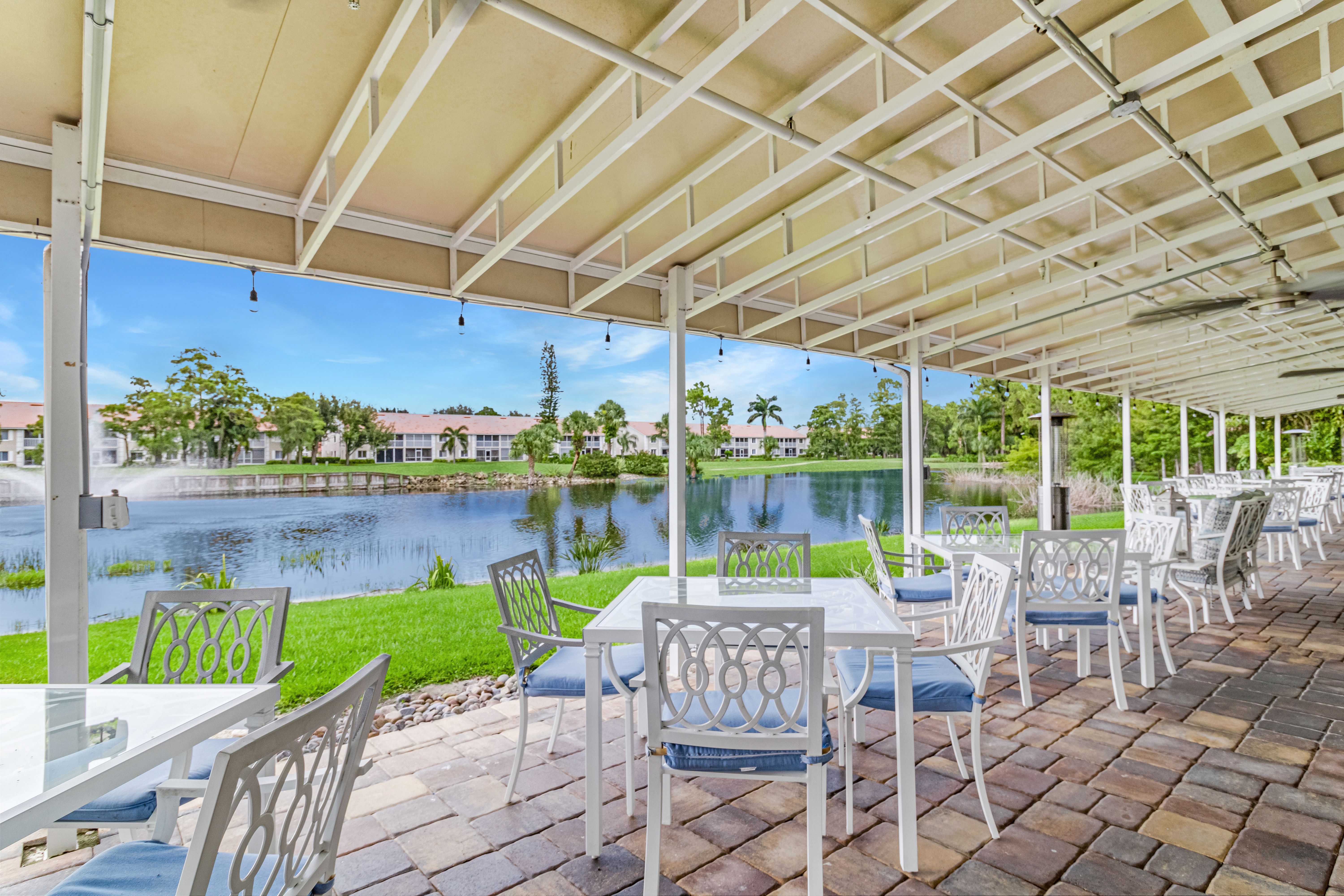 GLEN EAGLE OUTDOOR DINING