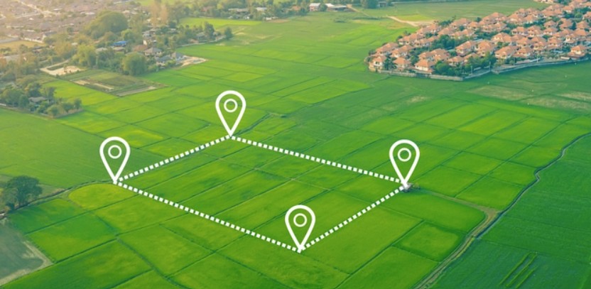 Visual guide explaining how big an acre is in square feet and land measurements