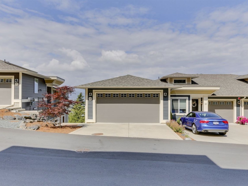 A HOUSE WITH MILLIONDOLLAR VIEWS JUST LISTED IN CHILLIWACK, BC?! (MUST