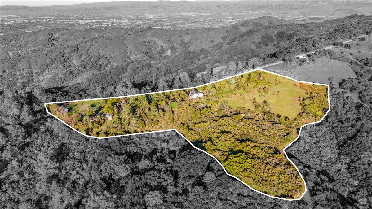 8 Acre hilltop private retreat in Los Gatos