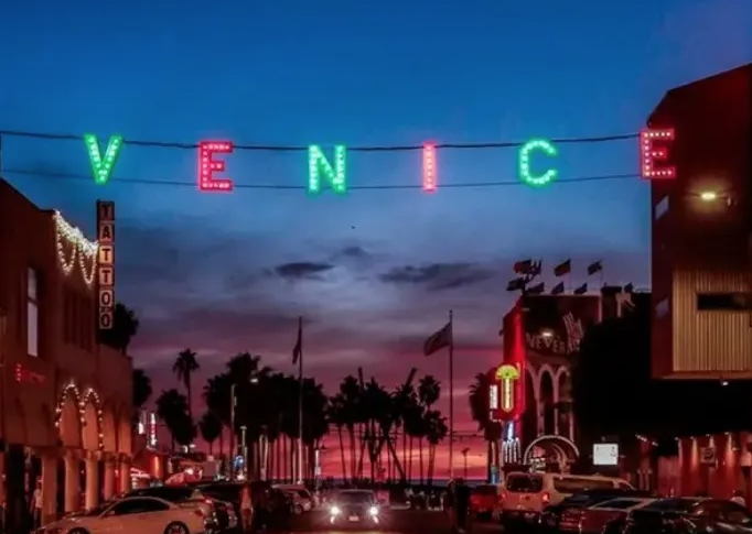 Campbell Wellman Venice Sign Christmas