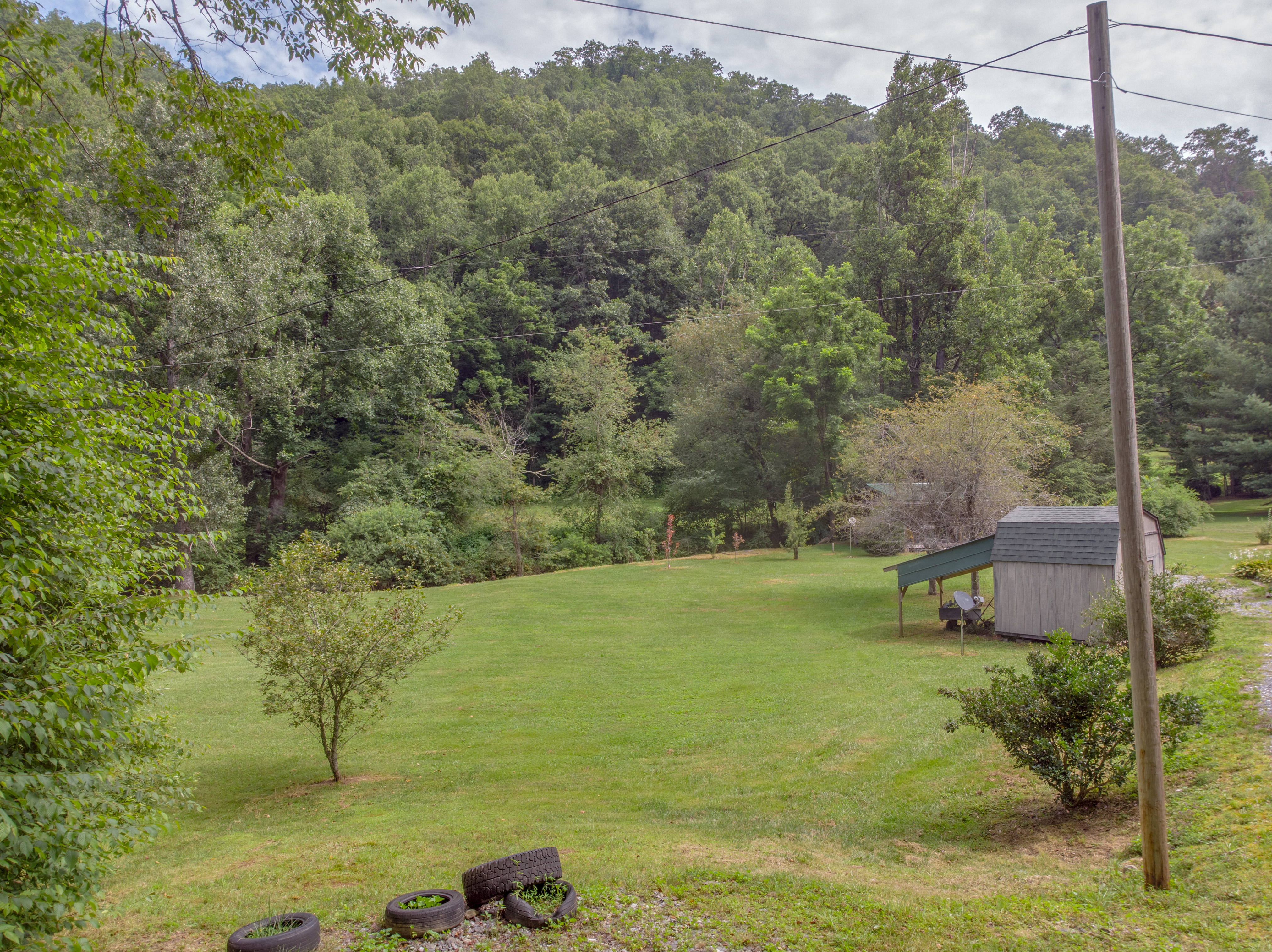 2495 Pumpkintown Rd, Sylva, NC 28779