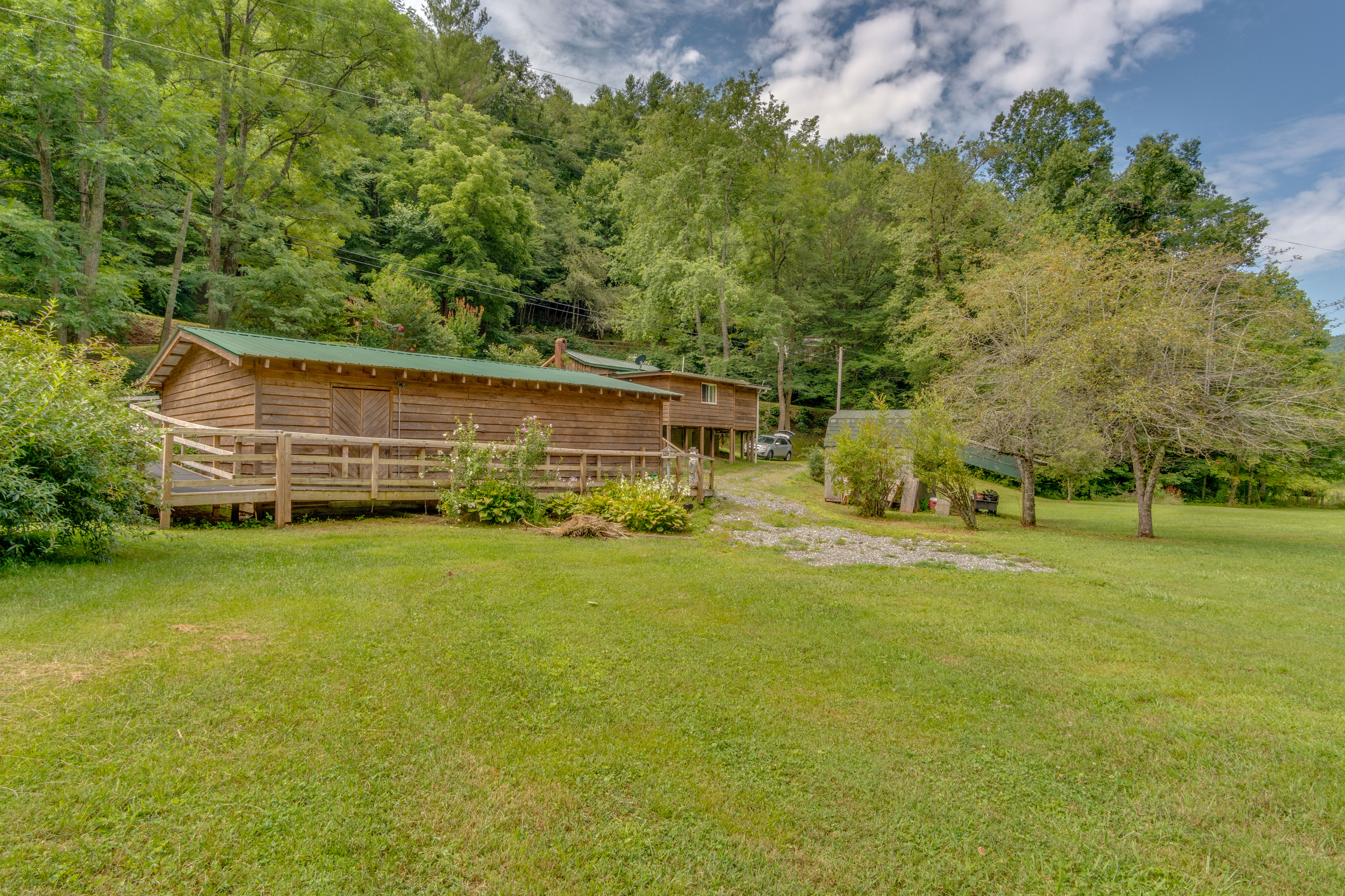 2495 Pumpkintown Rd, Sylva, NC 28779