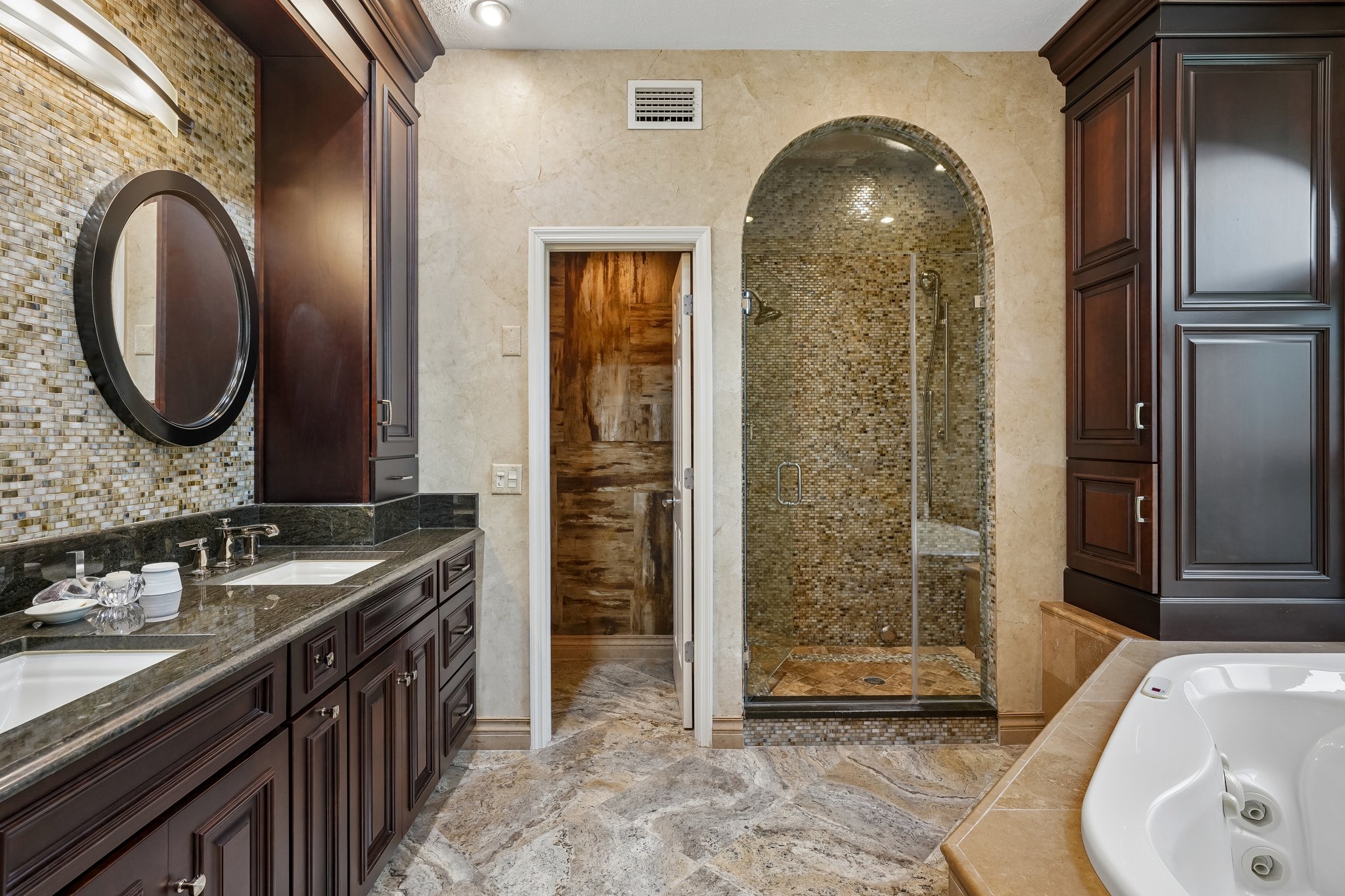 Primary bath with steam shower