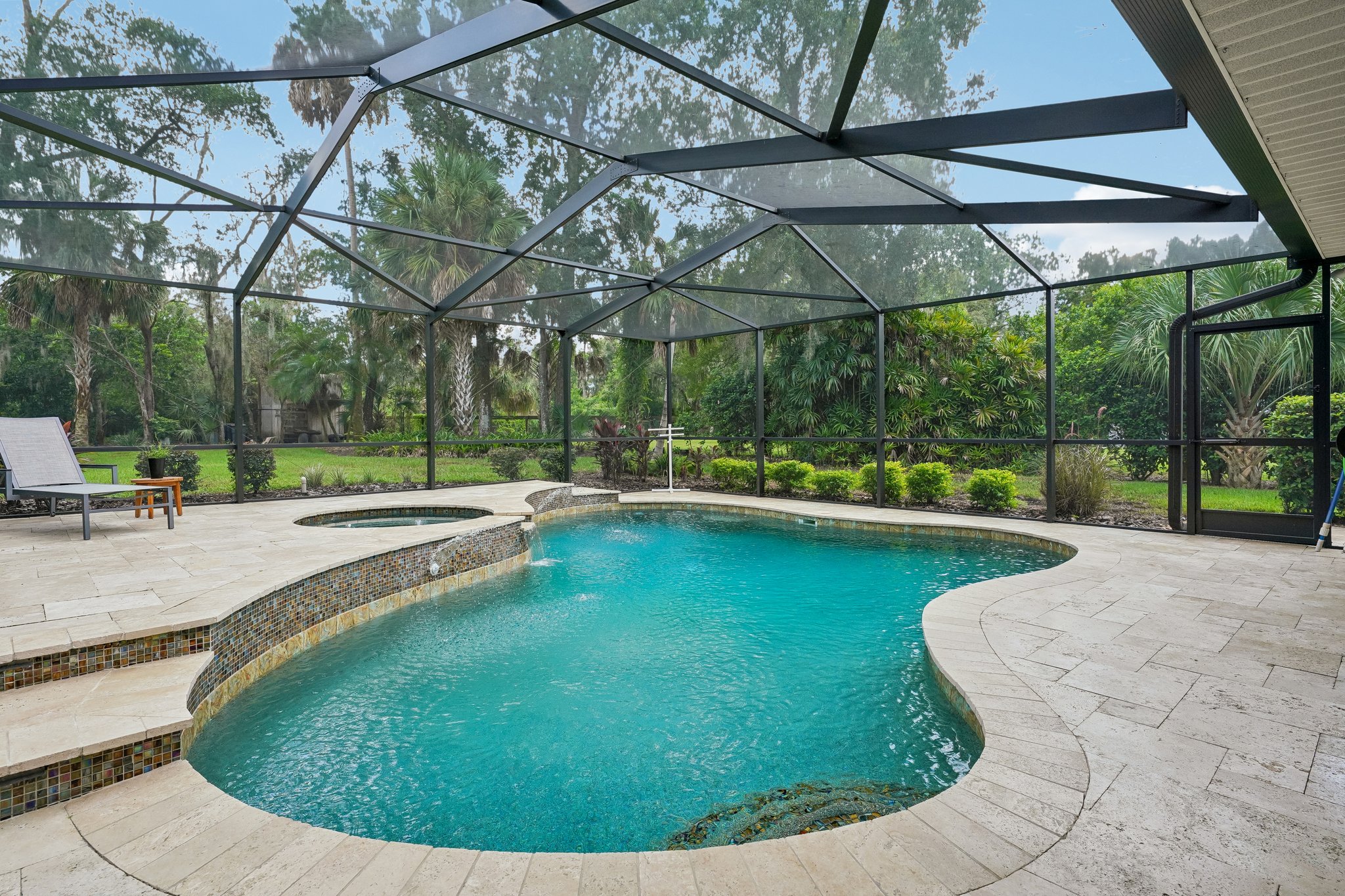 Screened pool enclosure