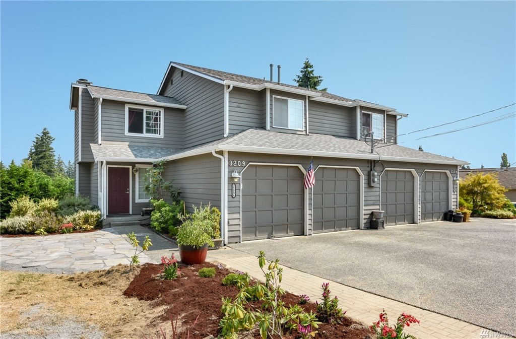 Fourplex for sale in Lynnwood multifamily property listings