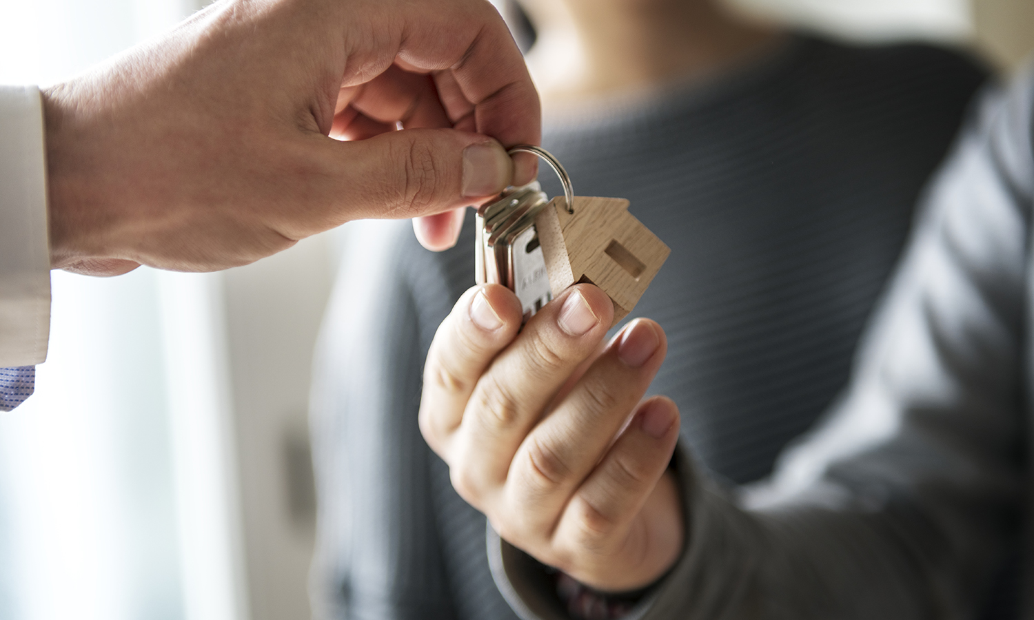 couple selling a house in a seller's market