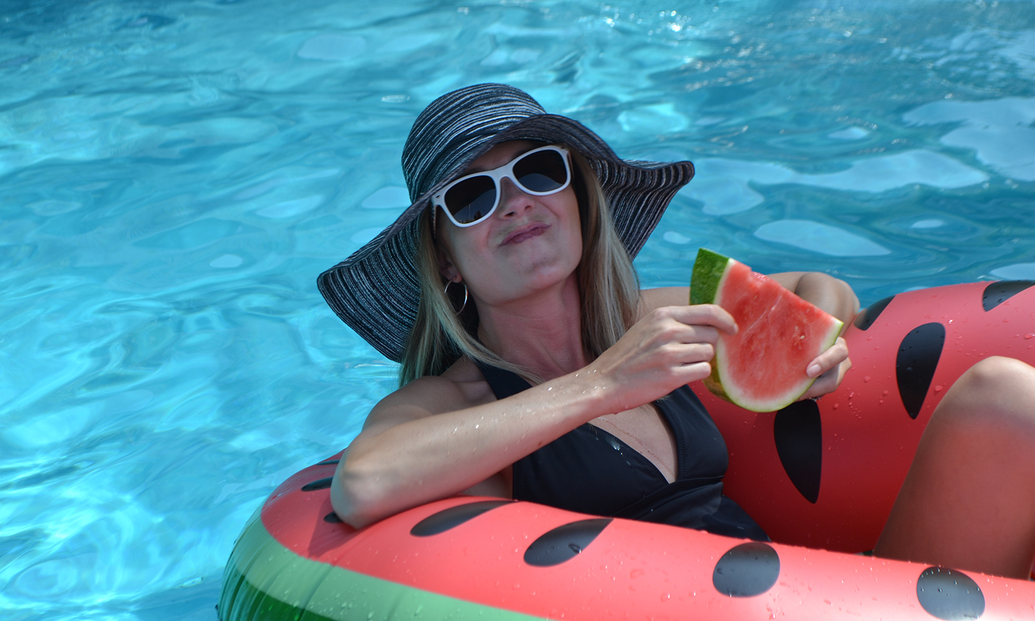 women enjoying her home with a swimming pool