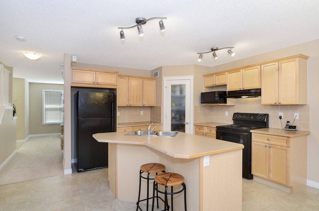 216 DRAKE LANDING LN OKOTOKS