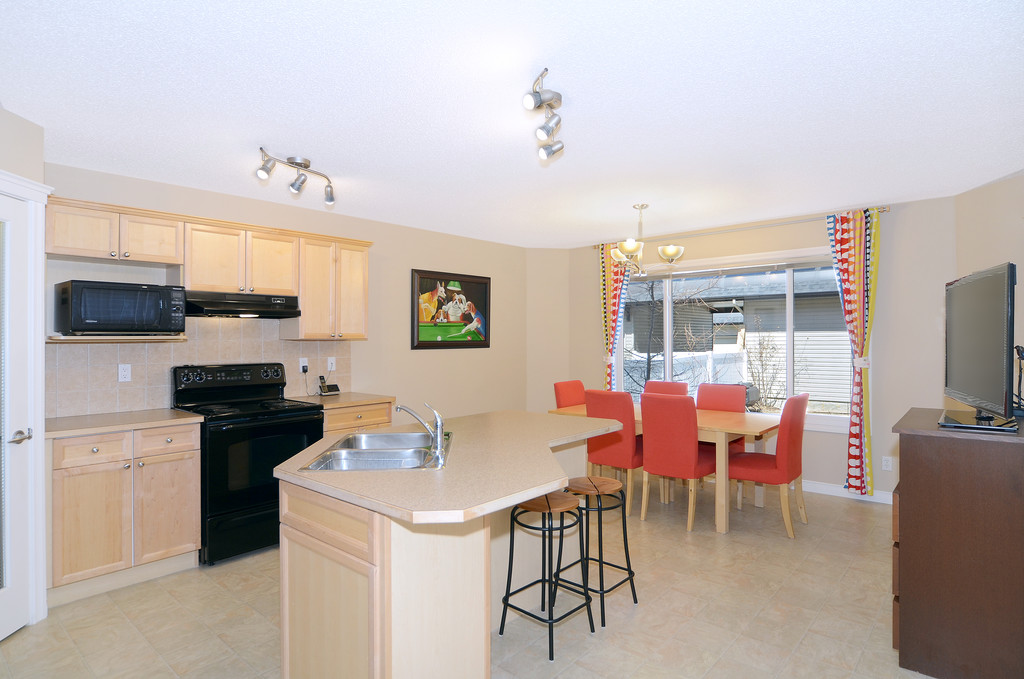 216 DRAKE LANDING LN OKOTOKS