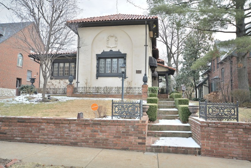 456 Edgewood Dr, Clayton MO 63105