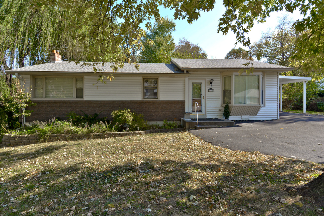 100 Cumberland Ave, Maryland Heights, MO 63043