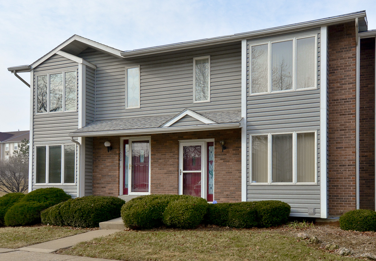 1602 Forest Hills Dr, Saint Charles, MO 63303