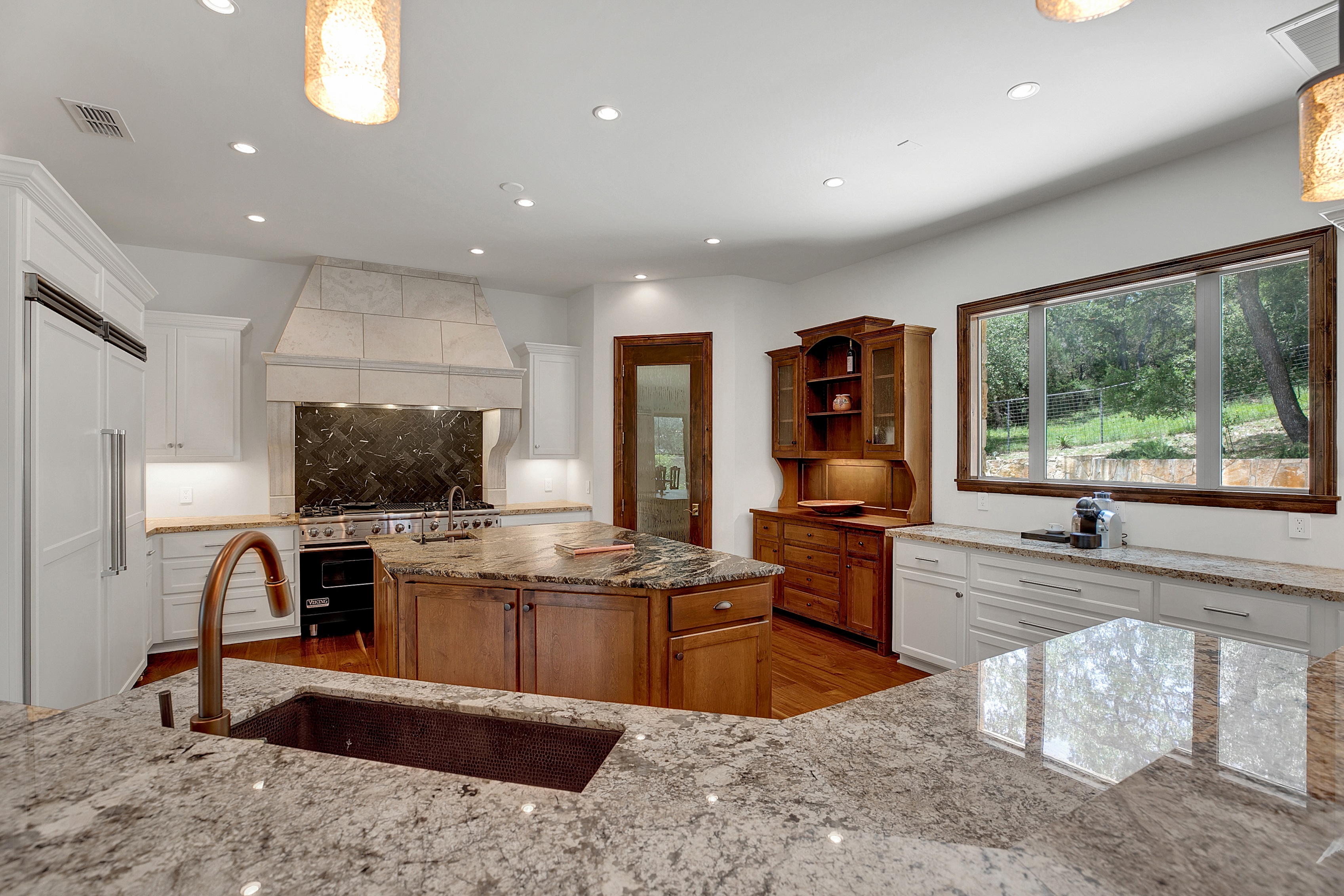 Inside John Smoltz'S Luxurious Hill Country Estate - a4bdzyb