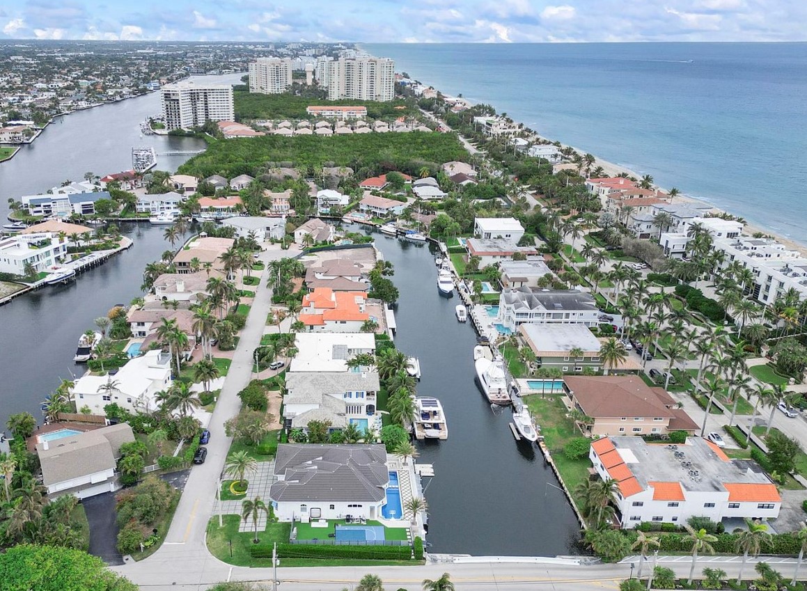 Waterfront homes in Highland Beach, Florida