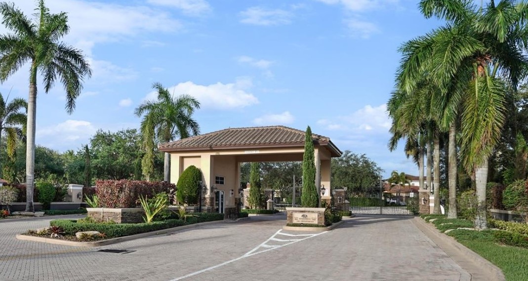 Grand Oak Estates, Davie, FL Luxury Homes For Sale